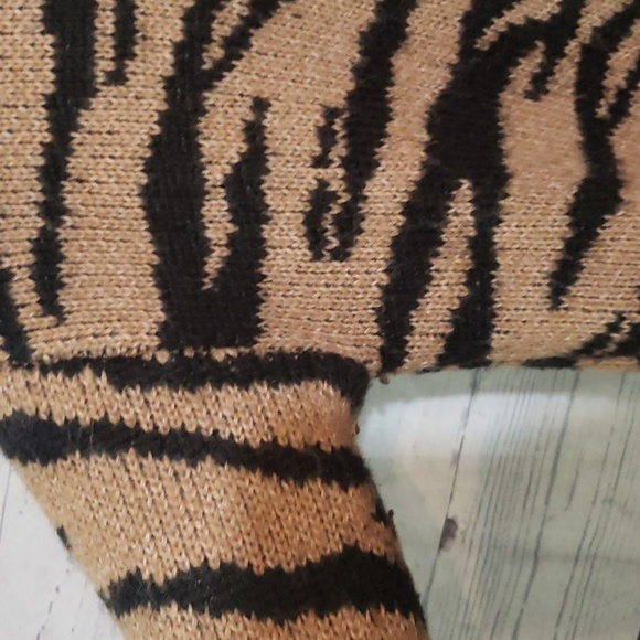 DKNY sweater - Picture 4 of 7